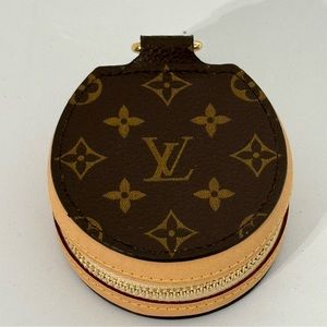 NWOT Louis Vuitton Horizon Earphones Case